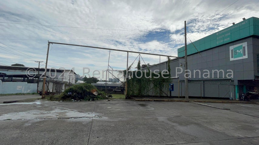 Commercial Lot - Lote Comercial en Av Ricardo J Alfaro